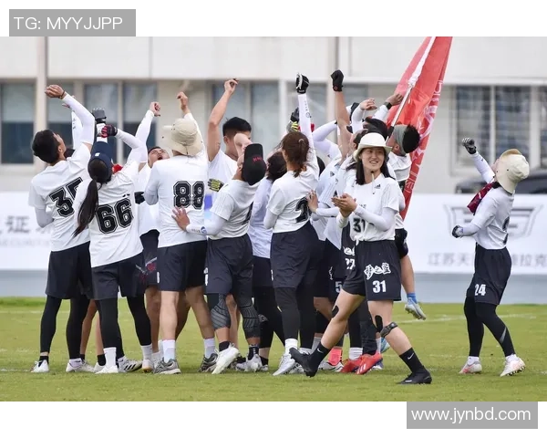 南京飞盘队战术分析:中路突破打法的优势与应用探讨 南京飞盘队战术分析:中路突破打法的优势与应用探讨